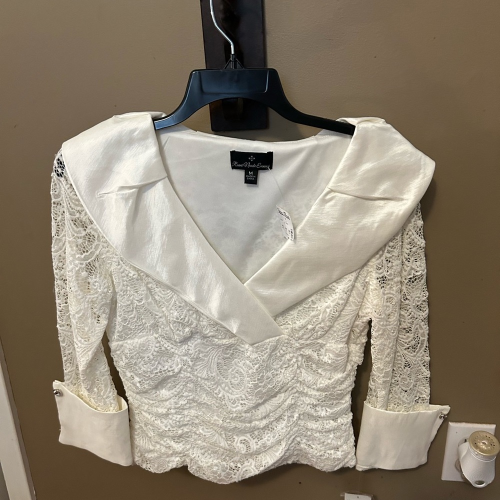 Beautiful blouse never been worn